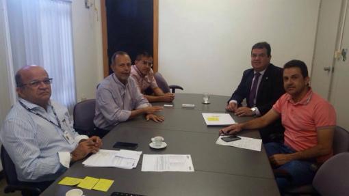 Deputado Marquinho Viana na Conder pede pavimentação de ruas em Rio de Contas